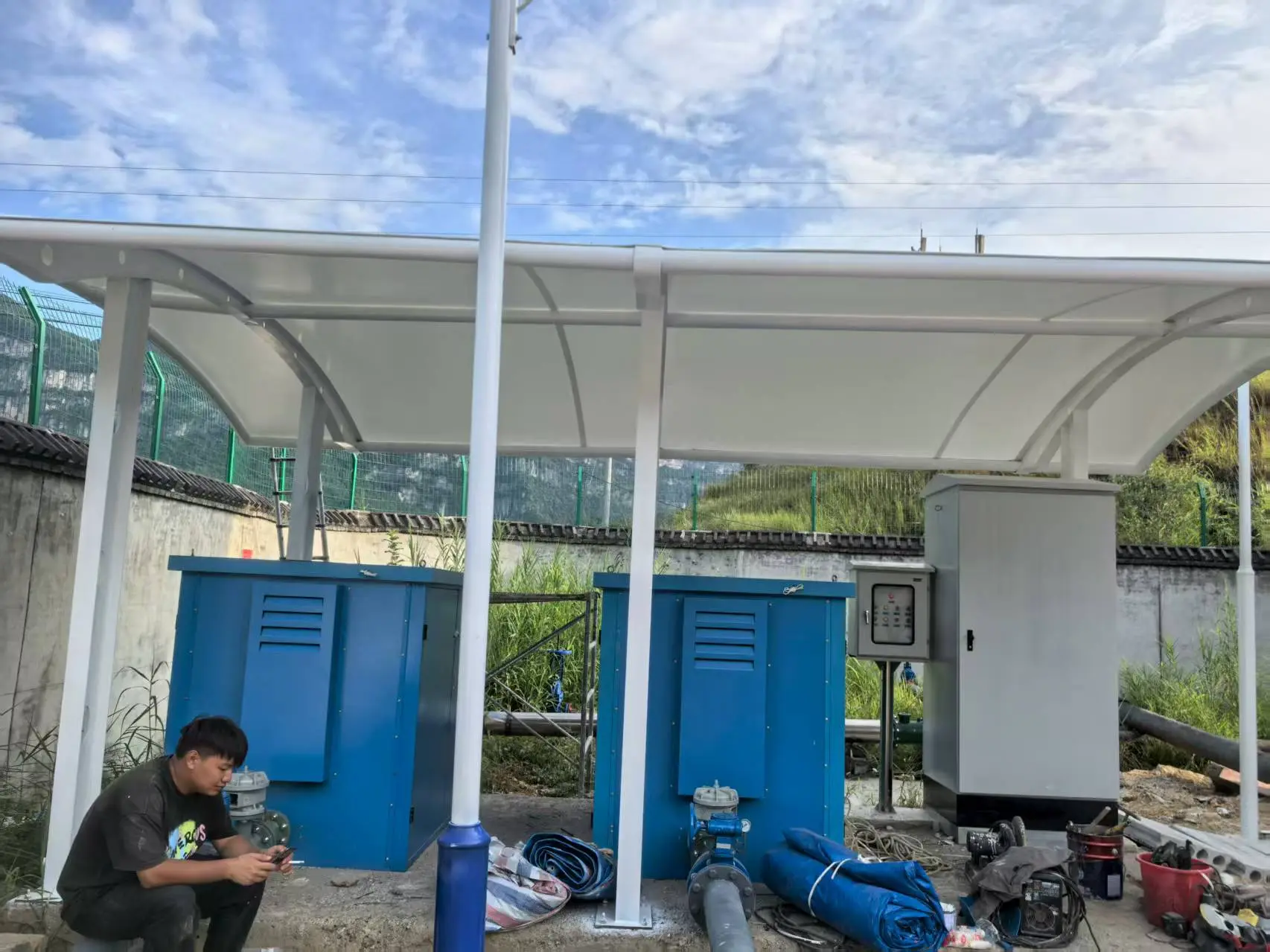 贵州贵州膜结构棚怎么选？多雨高湿山区，避开低价铁皮棚与劣质膜材坑