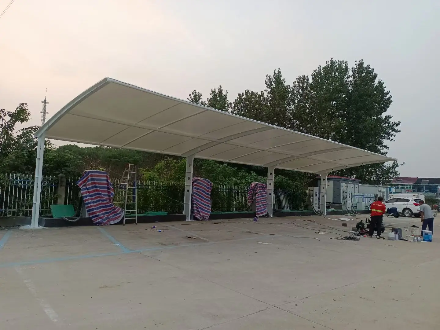 贵州贵州膜结构工程科普：山地多雨强紫外线环境，停车棚选材别只看低价